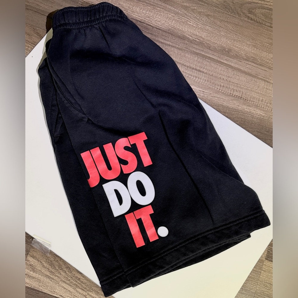 Nike short size S